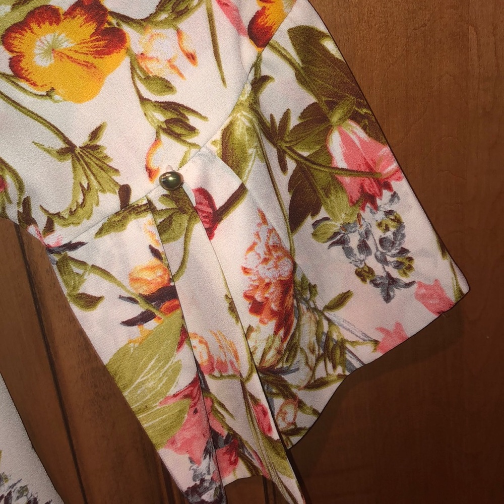 Jennie & Marlis 100% polyester V-neck blouse - Picture 4 of 6